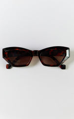 Wenalyn Sunglasses - Angular Cat Eye Sunglasses in Torte